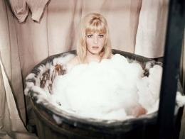 Monica Vitti, bain.jpg