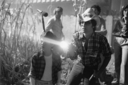 e-t-the-extra-terrestrial-steven-spielberg-and-henry-thomas-on-set-of-et.jpg