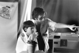 e-t-the-extra-terrestrial-steven-spielberg-and-henry-thomas1.jpg