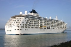 THE WORLD & S S VOYAGER Honfleur Aug 20th 2011 099.JPG