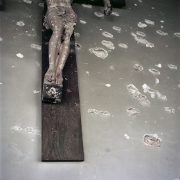 + 2821 Katharine Cooper serie Aleppo mon amour 2017 crucifix-with-bullet-holes-30x30.jpg