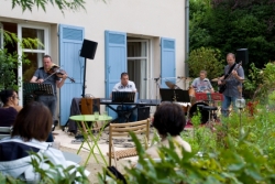 KIAL NE à Grenoble chez des amis