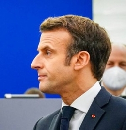 humour,histoire,histoire romaine,suétone,vies des douze césar,petit robert des noms propres,macron antiquité romaine,empereur tibère,caligula,maurice druon,les rois maudits,emmanuel macron,président de la république