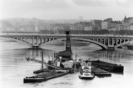 CLAUDE ESSERTEL 1985 DRAGAGE RHÔNE.jpg