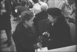 VIEILLES 1965 02 DISCUTANT GV.jpg