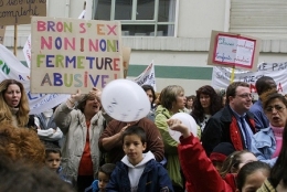 2001 03 29 MANIF ECOLES BRON LYON.jpg