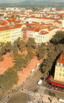 PLACE DE LA CROIX ROUSSE.jpg