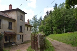 MAISON ARRIERE ET CHEMIN.JPG