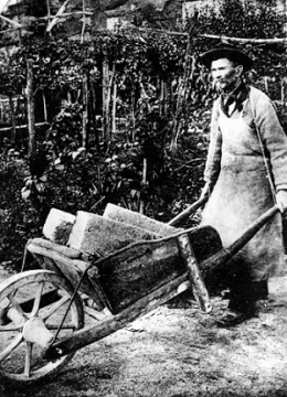 HAUTERIVES FACTEUR CHEVAL BROUETTE.jpg