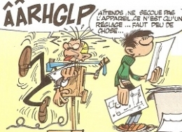 V.139 N.2 P.8 2 MACHINE A NOUER LA CRAVATE.jpg