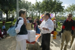 2004 09 23 MANIF SQUARE DELESTRAINT.jpg