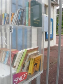 2012-05-13 boîte livres Méry  DSCN5535_572 (Small).JPG