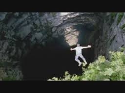 Chute dans un gouffre.jpg