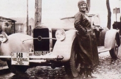 Renée Friedrich et sa Delage - rallye Paris St Raphaël.jpeg