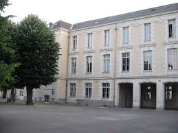 Cour de lycée.jpg