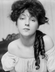 Evelyn-Nesbit-photo-by-Gertrude-Kasebier-cropped.jpg