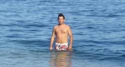 Un mohican sort de l'eau