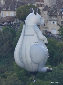 Mongolfières à Rocamadour,Martel village 083.JPG