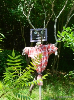 tour jardin de mai ,les épouvantails,préparation 116.JPG