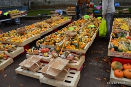 canoes,Combarel,canal automne,Issigeac,décos couronne,citrouille 166.JPG