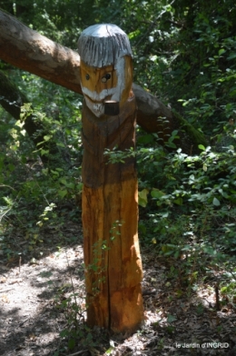 manthe religieuse,Lalinde marché,Land art au Colombier 063.JPG