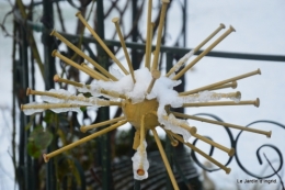 Neige en dordogne,jardin 138.JPG