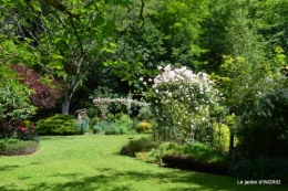chez Fabien,tour du jardin,épouvantails 019.JPG