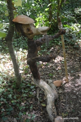 manthe religieuse,Lalinde marché,Land art au Colombier 074.JPG
