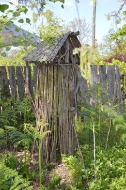 ancolies,jardins de la Brande,les filles et Caro 066.JPG