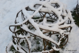 Neige en dordogne,jardin 131.JPG