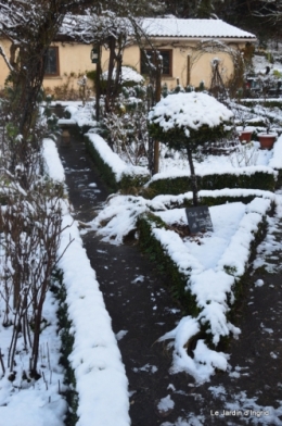 Neige en dordogne,jardin 118.JPG