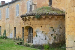 Colombier,Cadouin,jardin,roses,pluie 072.JPG