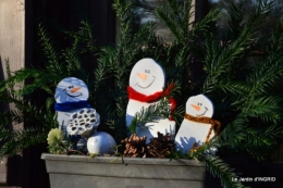 marché de Noel,décos extérieurs,couronnes,petits fruits 052.JPG