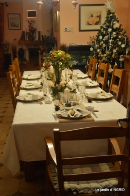 table de Noel,enfants canal,bouquet,tourterelle 063.JPG