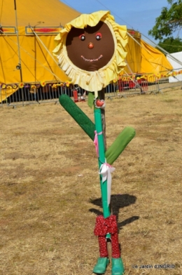 Meyrals,epouvantails 034.JPG