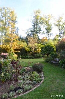 canal dentelles,Nernadette,fleurettes,apres tonte 196.JPG