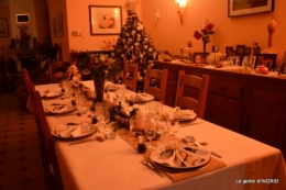 table de Noel,enfants canal,bouquet,tourterelle 061.JPG