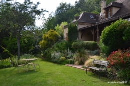 potager,chenille,pour le 18 juin,tour du jardin 069.JPG