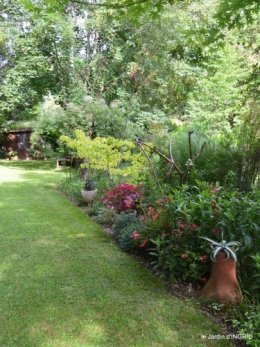 potager,chenille,pour le 18 juin,tour du jardin 066.JPG