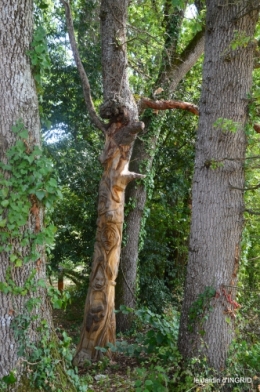 manthe religieuse,Lalinde marché,Land art au Colombier 134.JPG