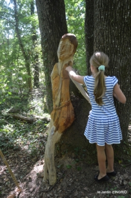 manthe religieuse,Lalinde marché,Land art au Colombier 075.JPG