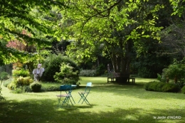 potager,chenille,pour le 18 juin,tour du jardin 060.JPG