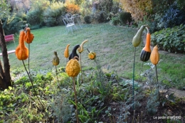 marché Issigeac,decos citrouilles,jardin automne,compo dahlias 091.JPG