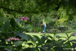 potager,chenille,pour le 18 juin,tour du jardin 057.JPG