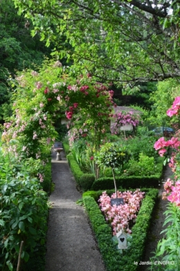 potager,chenille,pour le 18 juin,tour du jardin 082.JPG