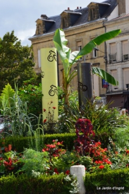 décos vélos Bergerac,Mne Peyrichou,tournesols,passerelle Lalinde 062.JPG