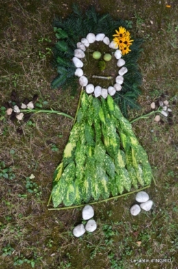 manthe religieuse,Lalinde marché,Land art au Colombier 008.JPG