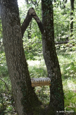 manthe religieuse,Lalinde marché,Land art au Colombier 107.JPG