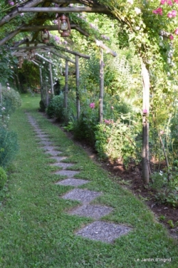 mai au jardin,les filles 175.JPG