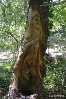 manthe religieuse,Lalinde marché,Land art au Colombier 070.JPG